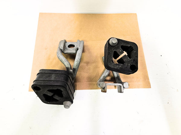 11-19 Bmw 550i F10 Muffler Rear Brackets 18-20-7-578-229, 18-20-7-578-230 Oem Used