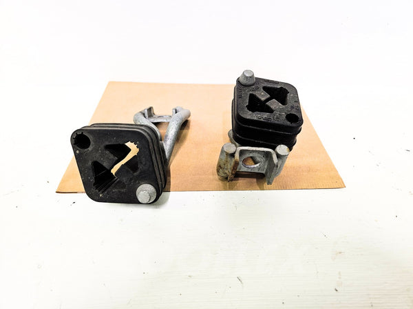11-19 Bmw 550i F10 Muffler Rear Brackets 18-20-7-578-229, 18-20-7-578-230 Oem Used