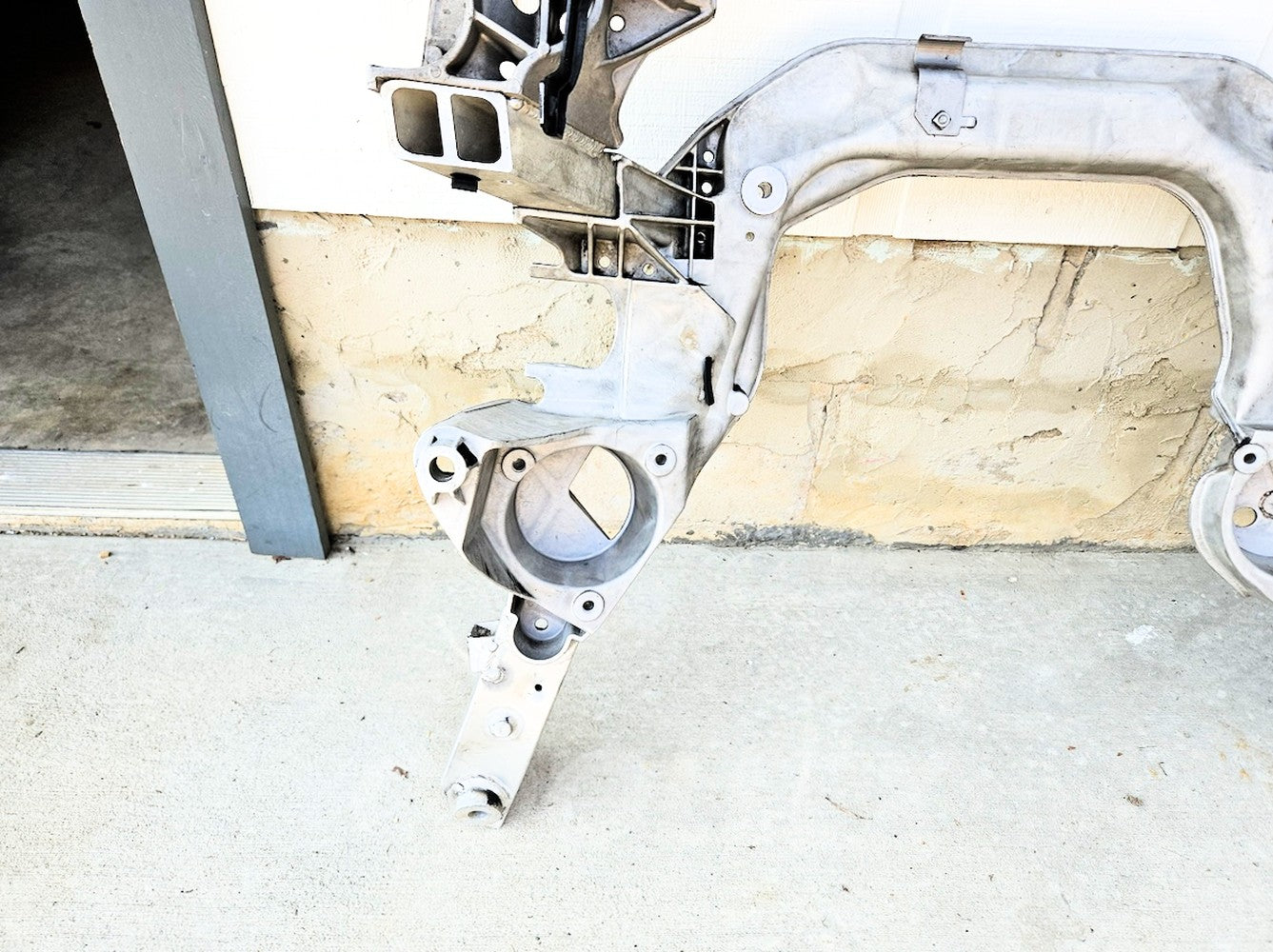 11-19 Bmw 550i Awd F10 Engine Cradle Front Axle Support 31-11-6-799-321 Oem Used