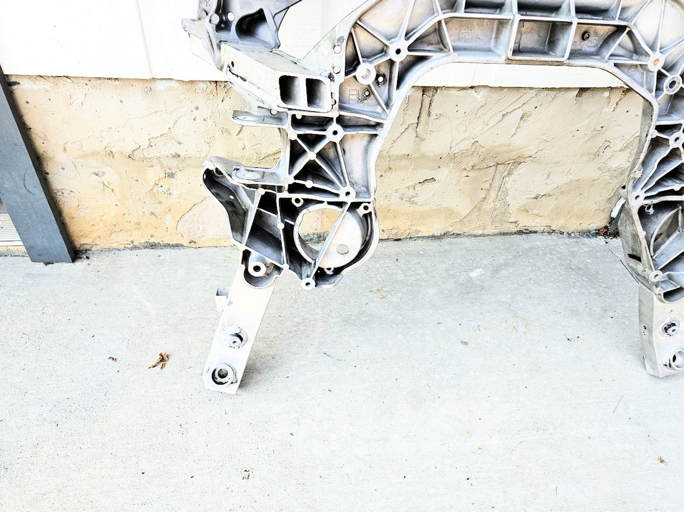 11-19 Bmw 550i Awd F10 Engine Cradle Front Axle Support 31-11-6-799-321 Oem Used
