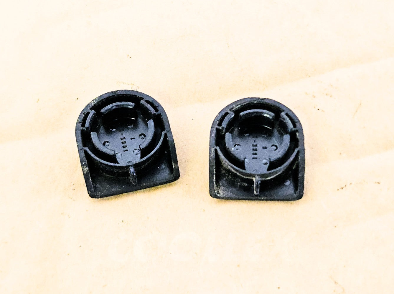06-24 Lexus Is250 Wiper Arm Cap x2 85292-13010 Oem Used