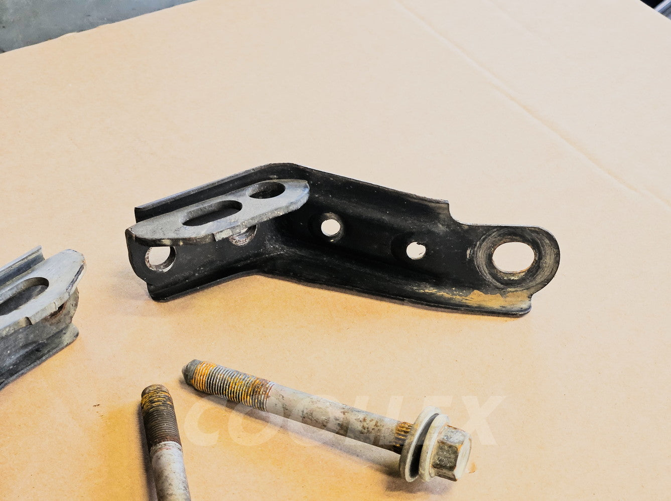 06-13 Lexus Is250 Awd Strut Brackets Reinforcement 57306-30020 57305-30020 Oem Used