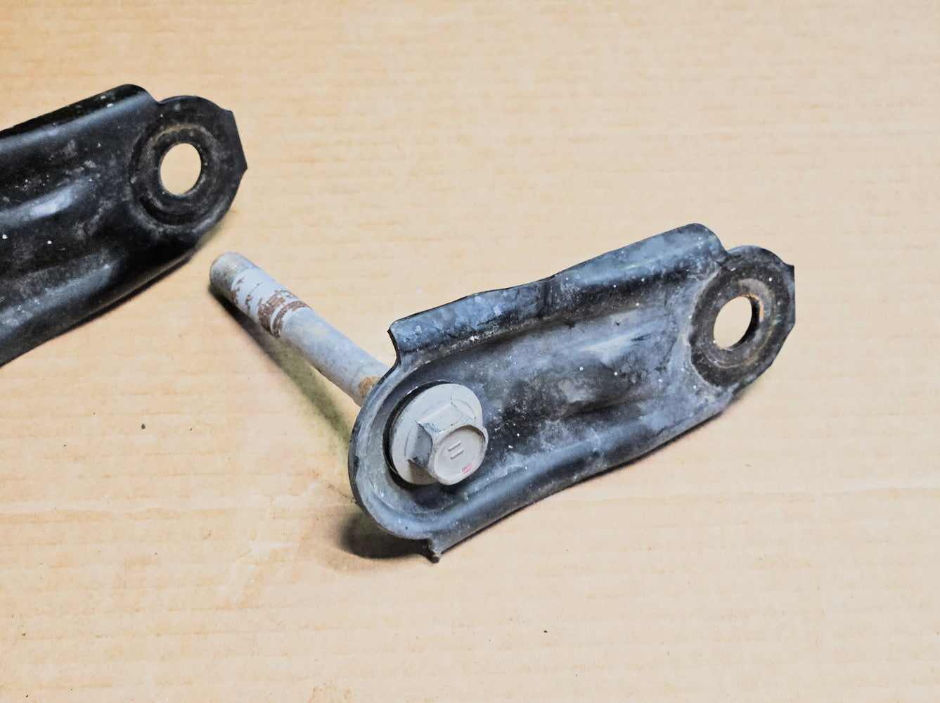 06-13 Lexus Is250 Steering Rack Mount Plates For 44200-53130 90105-14163 Oem Used