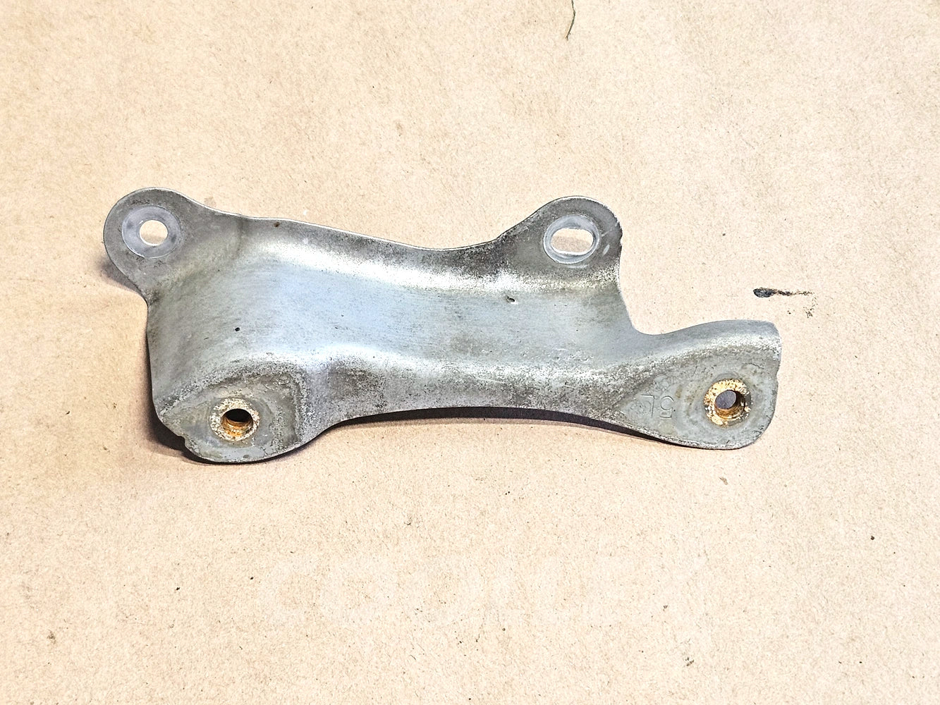 06-2013 Lexus Is250 Is350 Lower Fender Brackets 53835-53010, 53836-53010 Oem Used