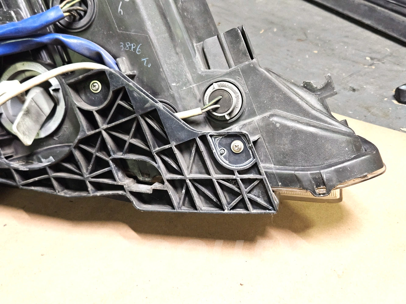 06-11 Lexus Is250 Lh Driver HID Headlight Complete 81070-53341 Oem Used