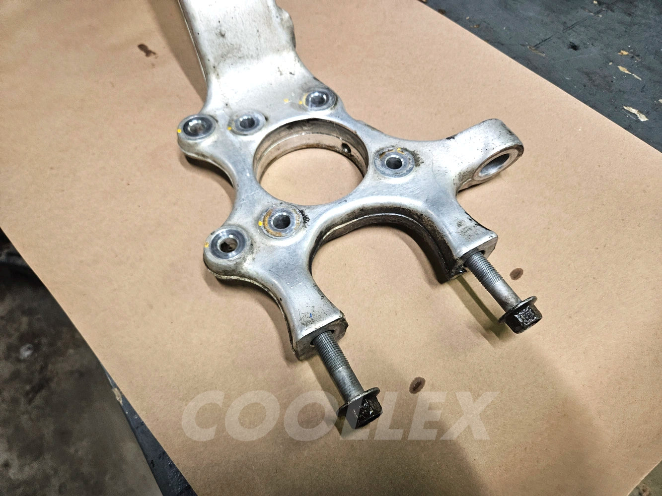 06-2013 Lexus Is250 Awd Front Left Steering Knuckle w/Bolts 43202-53020 Oem Used