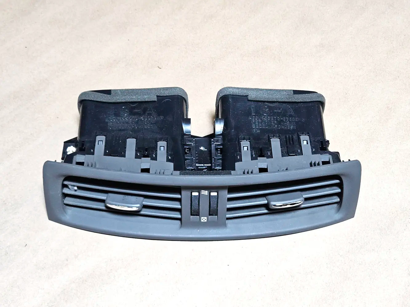 09-10 Lexus Is250 Is350 Center Vents 55670-53020 Oem Used