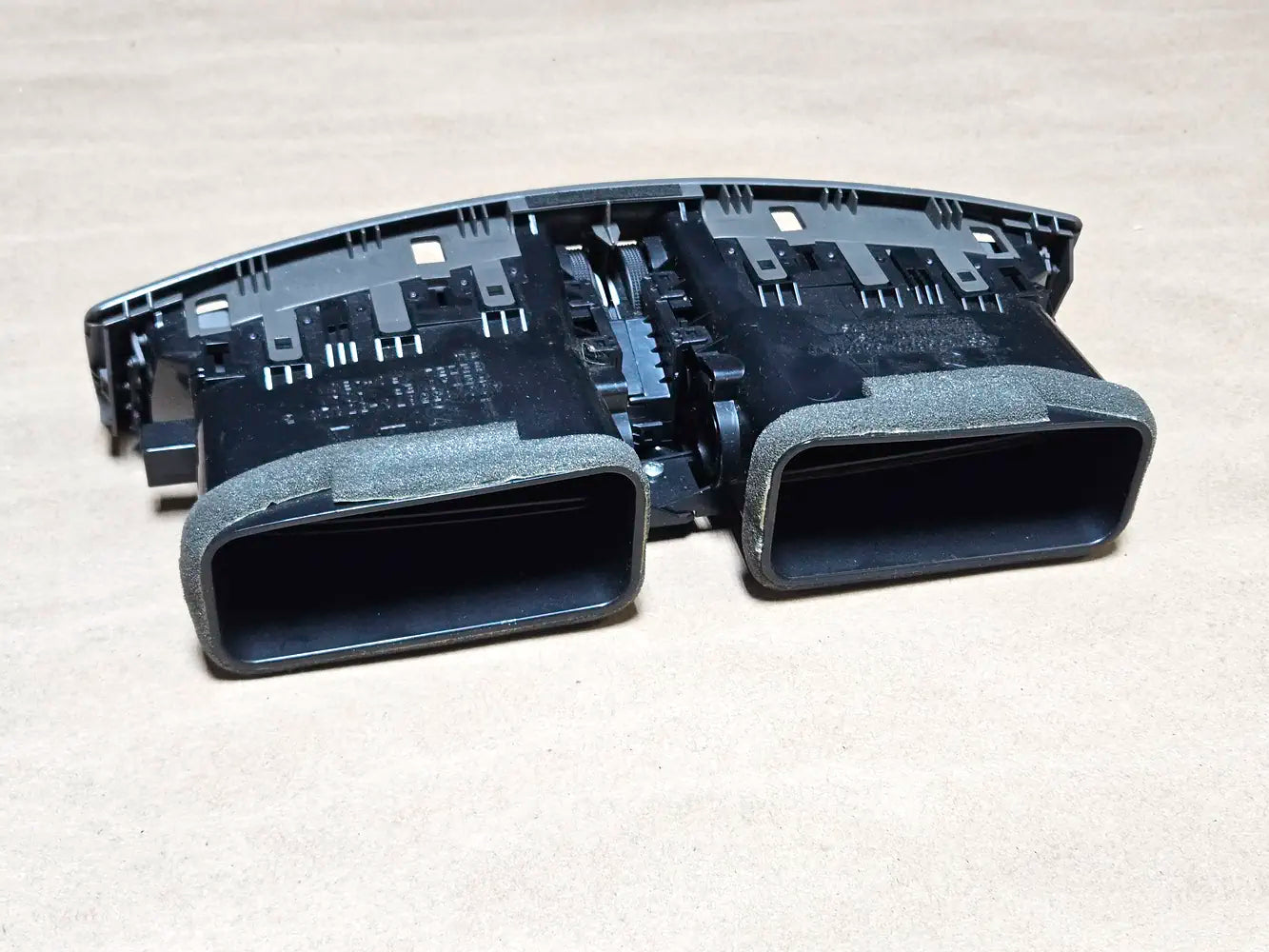 09-10 Lexus Is250 Is350 Center Vents 55670-53020 Oem Used