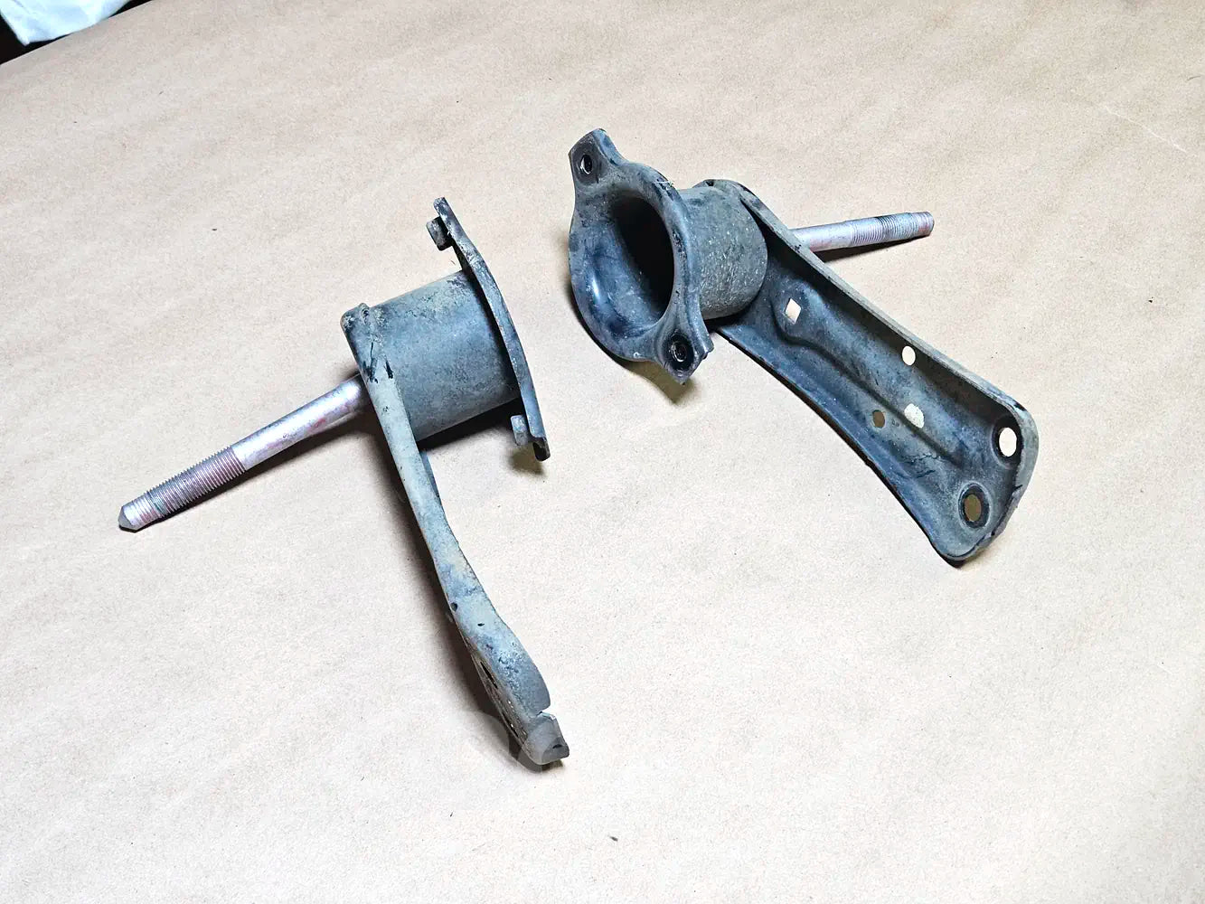 06-13 Lexus Is250 ISF Rear Suspension Cross-Member Stopper Lh Rh 52203-30070 Oem Used