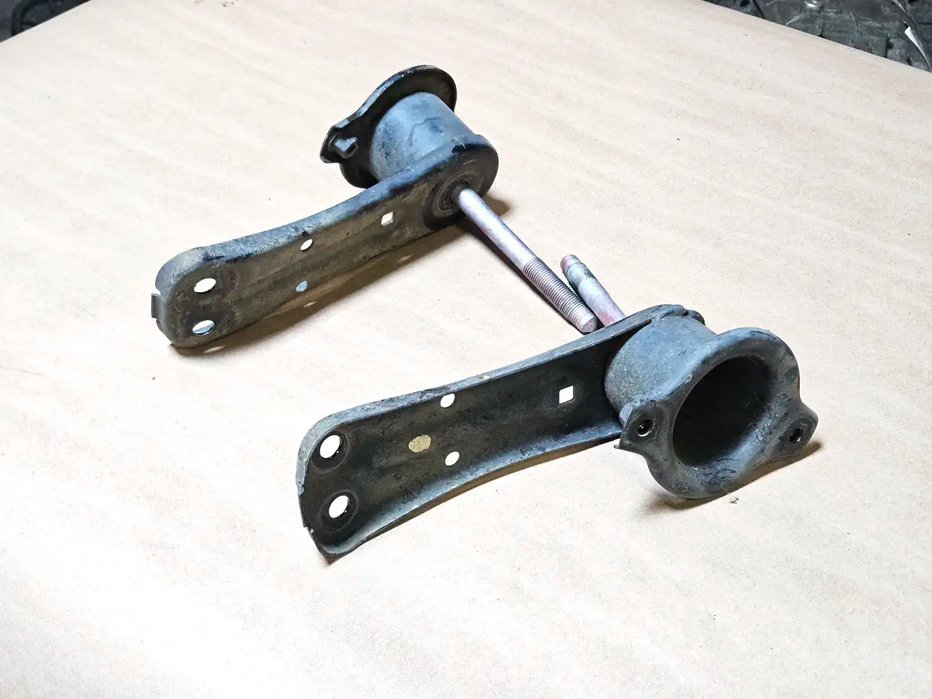 06-13 Lexus Is250 ISF Rear Suspension Cross-Member Stopper Lh Rh 52203-30070 Oem Used