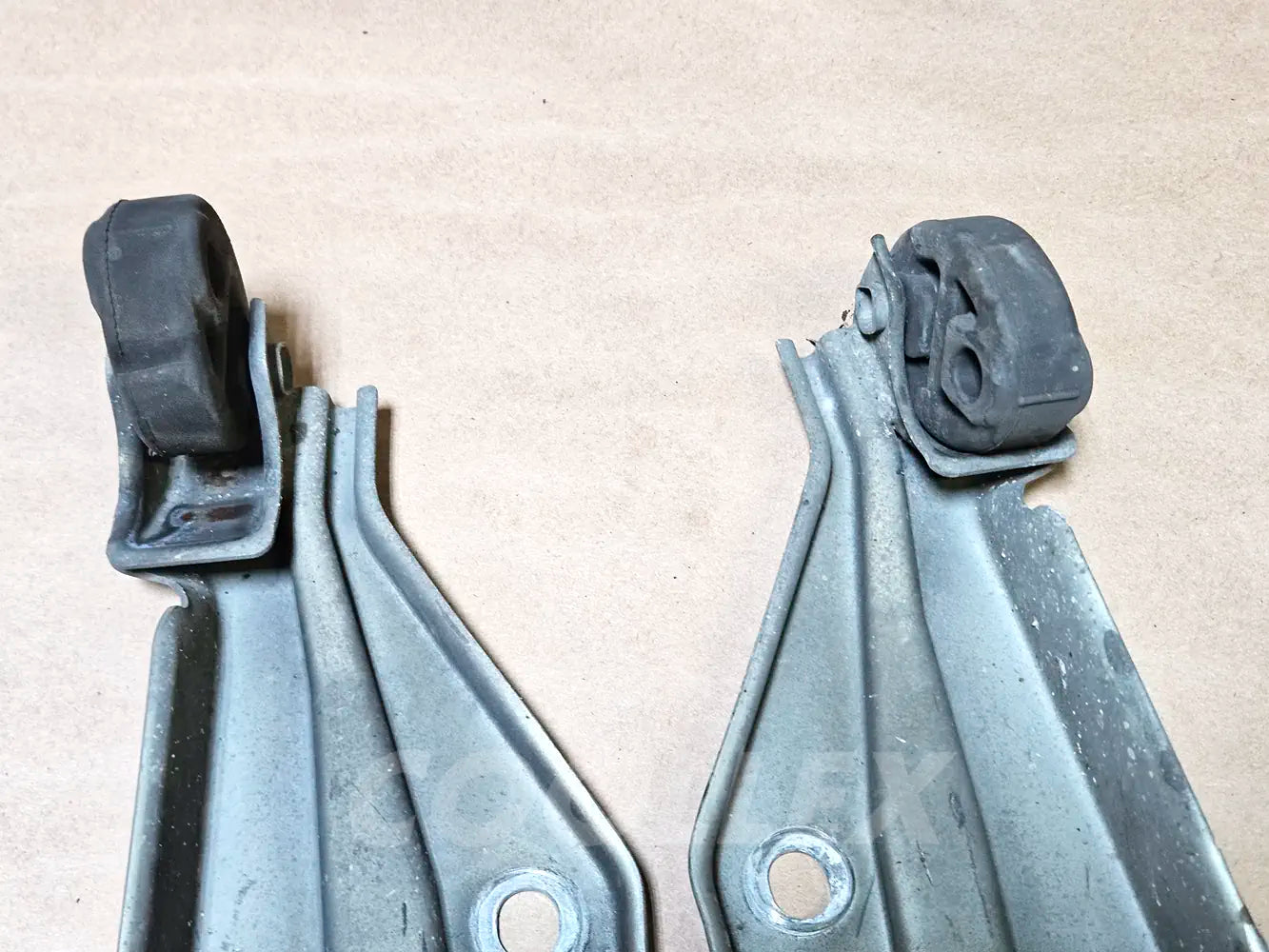 06-2013 Lexus Is250 Exhaust Hanger Brackets Lh Rh w/Bolts 17508-31101, 17509-31061 Oem Used