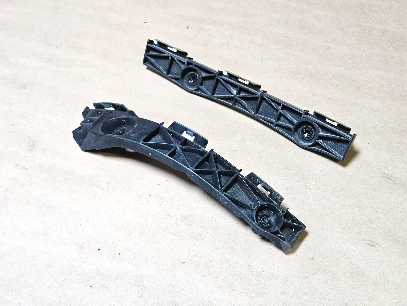 06-2013 Lexus Is250 Rear Rh Bumper Brackets 52562-53010, 52157-53040 Oem Used