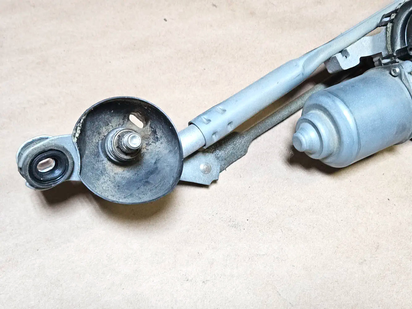 06-15 Lexus Is250 Windshield Wiper Linkage w/Motor 85150-53050 Oem Used