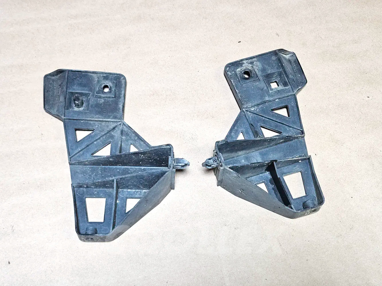 06-13 Lexus Is250 Rear Lh Rh Bumper Brackets 52156-53010 Oem Used