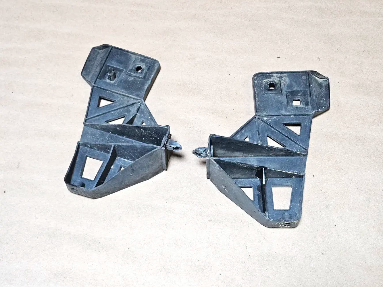 06-13 Lexus Is250 Rear Lh Rh Bumper Brackets 52156-53010 Oem Used