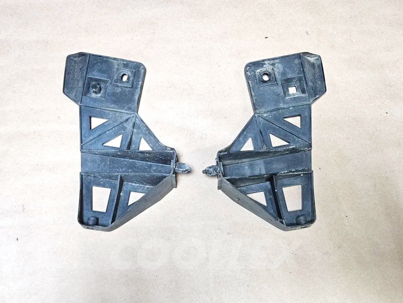 06-13 Lexus Is250 Rear Lh Rh Bumper Brackets 52156-53010 Oem Used