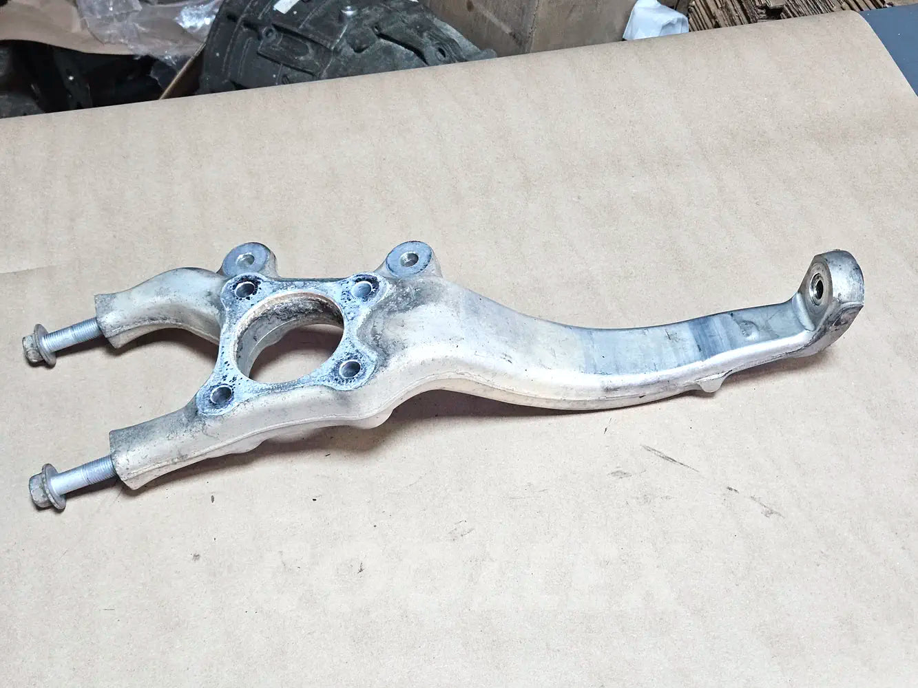 06-2019 Lexus Is250 Rwd Front Right Knuckle 43201-53010 Oem Used