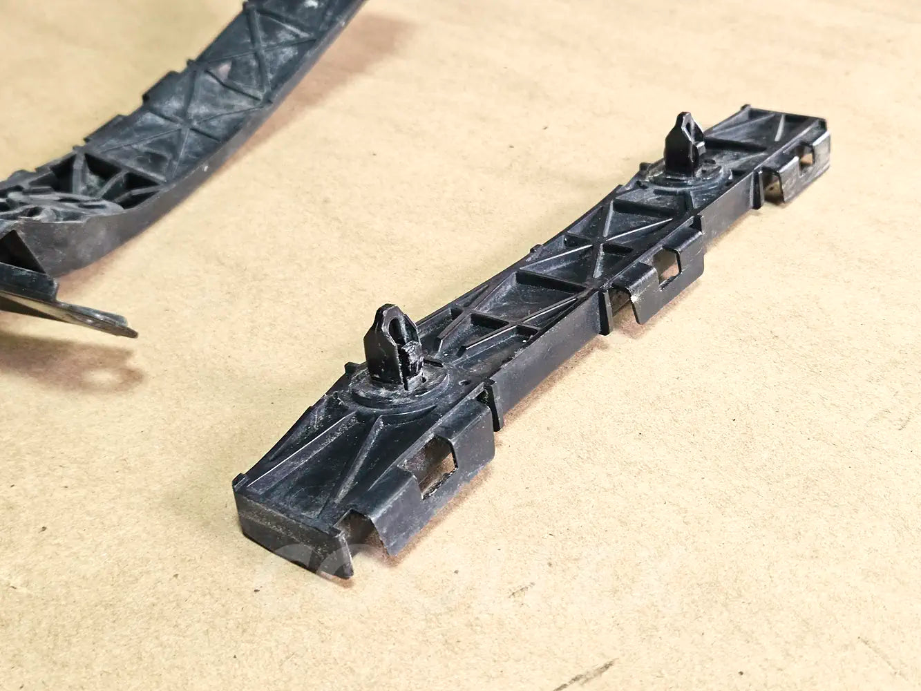 06-2013 Lexus Is250 Rear Lh Bumper Brackets 52563-53010, 52158-53040 Oem Used