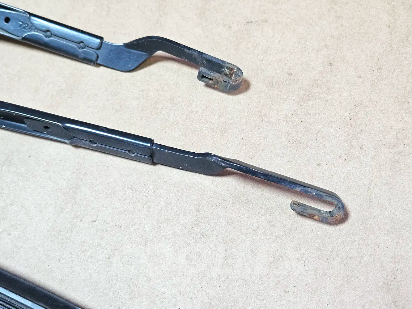 06-2013 Lexus Is250 Is350 Windshield Wiper Arms and Blades 85221-53080, 85211-53080 Oem Used