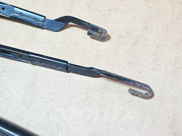 06-2013 Lexus Is250 Is350 Windshield Wiper Arms and Blades 85221-53080, 85211-53080 Oem Used