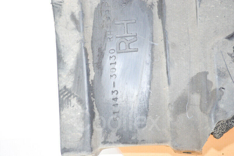 98-05 Lexus Gs300 Gs400 Rear Right Engine Cover 51443-30130 Oem Used