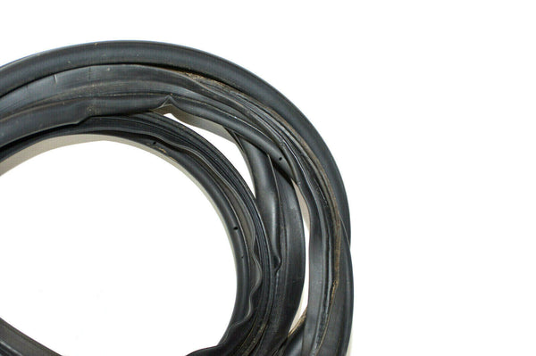 98-05 Lexus Gs300 Gs400 Trunk Weatherstrip 64461-30271 Oem Used