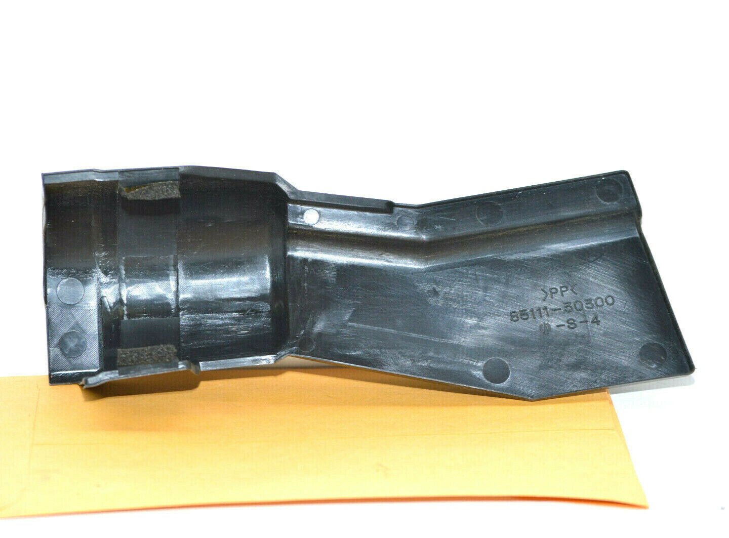 98-05 Lexus Gs300 Gs400 Wiper Motor Cover 85111-30300 Oem Used