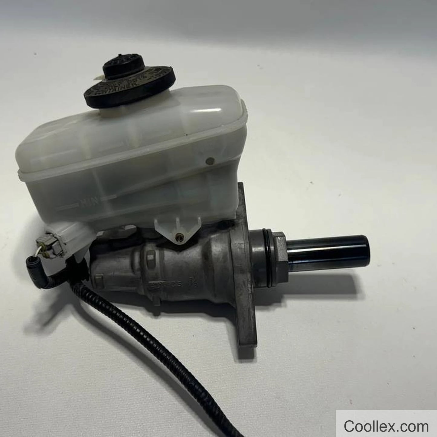 Brake master cylinder assembly with fluid reservoir OEM Used