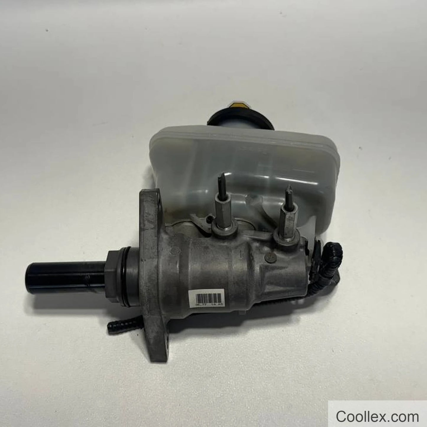 Brake master cylinder assembly with fluid reservoir OEM Used