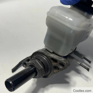 Brake master cylinder assembly with fluid reservoir OEM Used