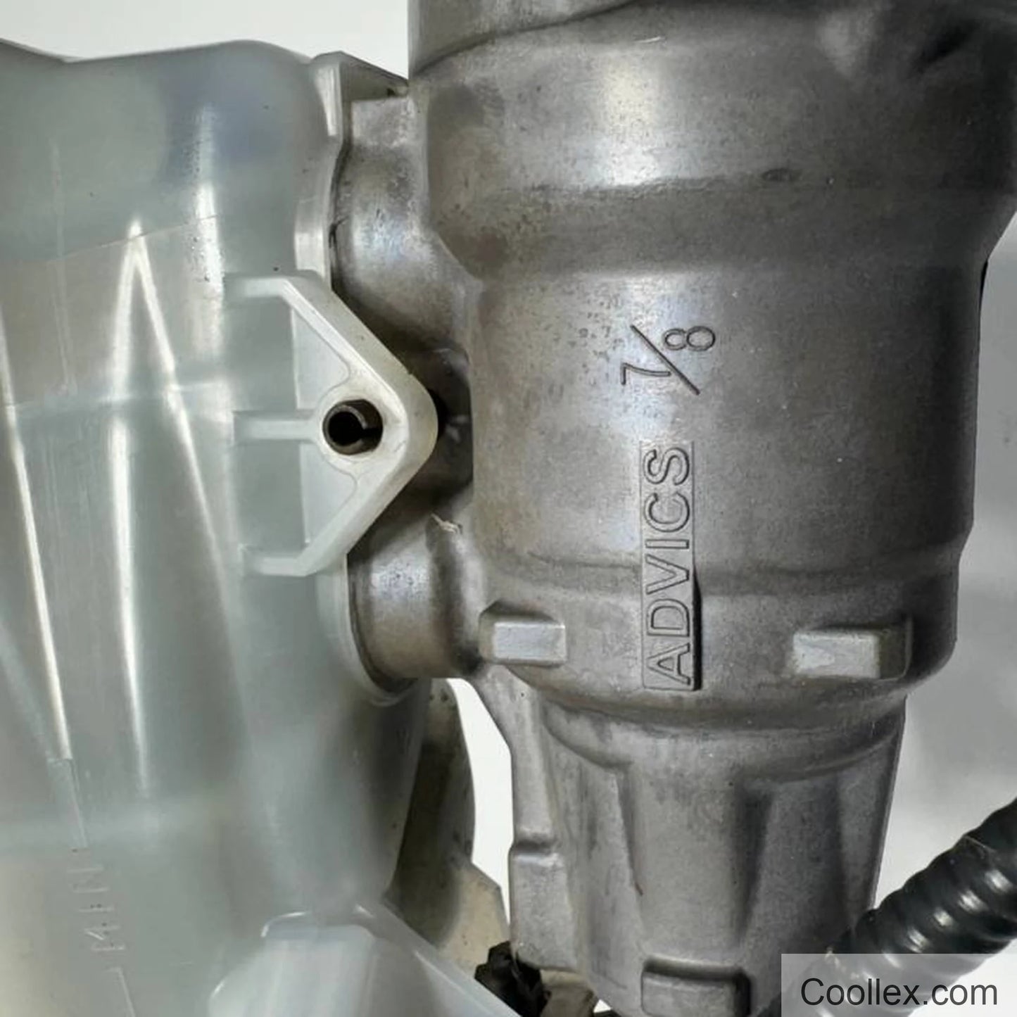 Brake master cylinder assembly with fluid reservoir OEM Used