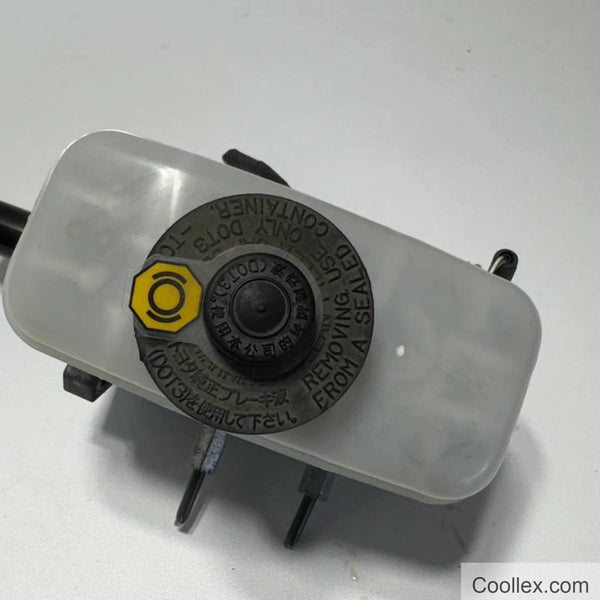Brake master cylinder assembly with fluid reservoir OEM Used