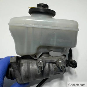 Brake master cylinder assembly with fluid reservoir OEM Used