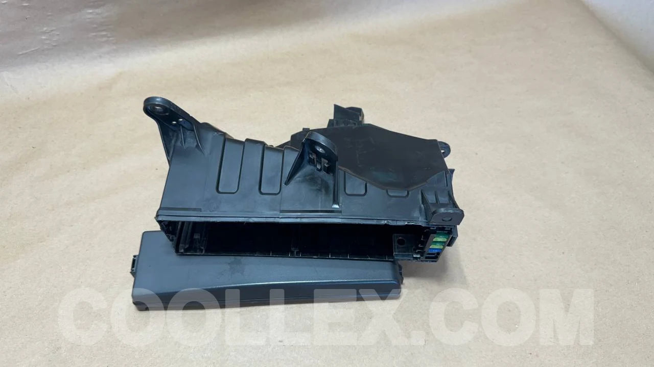 Unknown Fuse Box / Relay Box OEM Used