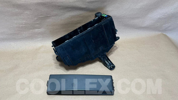 Unknown Fuse Box / Relay Box OEM Used