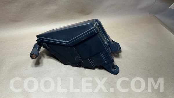 Lexus Fuse Box Assembly with Cover 82662-53120 OEM Used