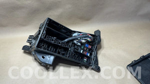 Lexus Fuse Box Assembly with Cover 82662-53120 OEM Used