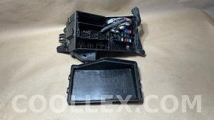 Lexus Fuse Box Assembly with Cover 82662-53120 OEM Used