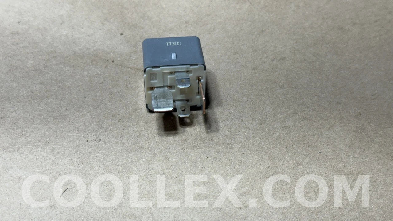 06-13 Toyota Cooling Fan Relay 90987-02025 Denso OEM Used